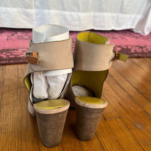 Coach women’s leather open toe bootie - Picture 2 of 5